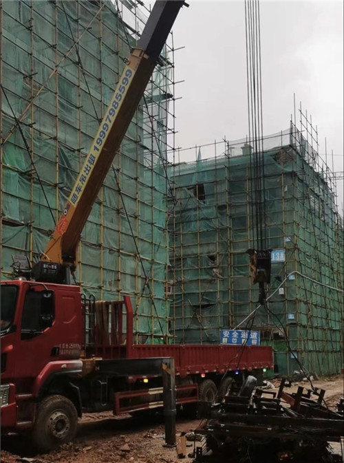 高台县“慢工细活”—— 吊车的 “微动控制” 技术